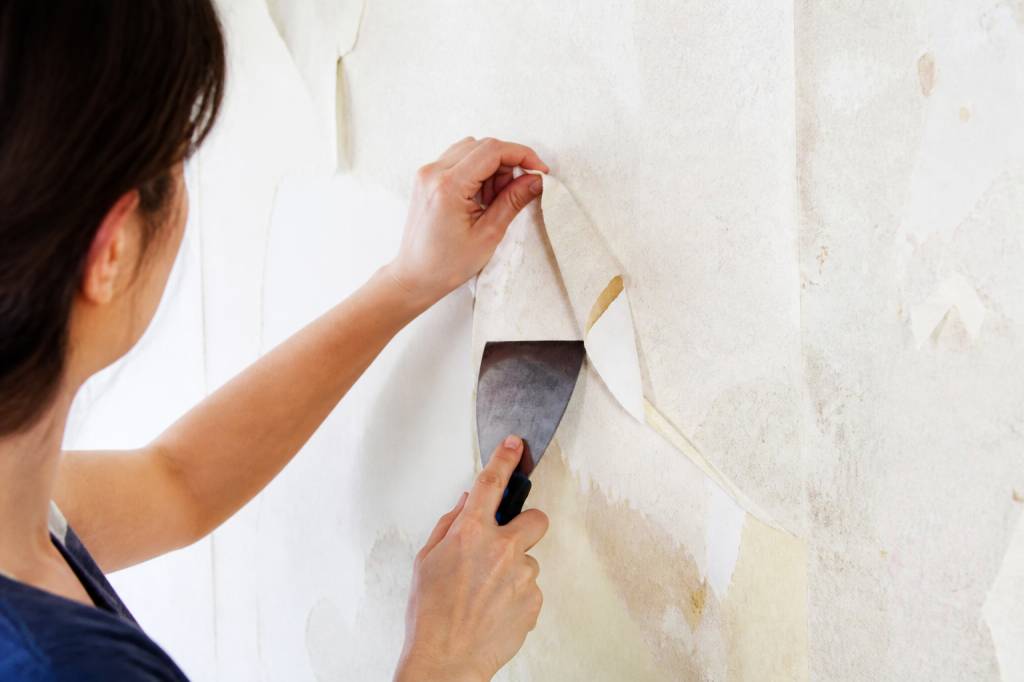 Astuce de grand-mère pour décoller le papier peint